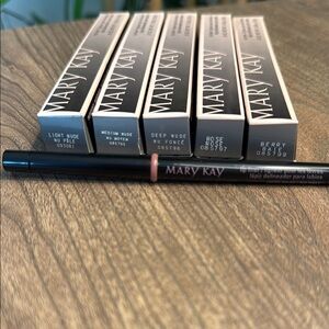 5 Mary Kay Lip Liners Various Shades